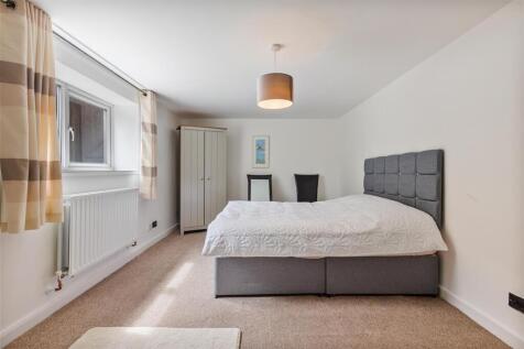 A24 - Pine Lodge Copythorne Road Brixham - 250609.