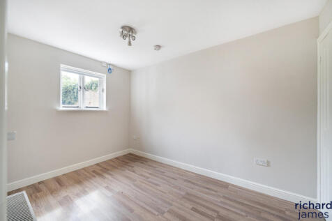 57c58579-19f3-4aa...