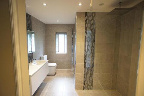 Master bedroom en suite