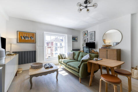 Sitting/Dining Room