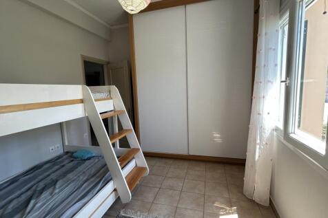 Twin room to wardrobe