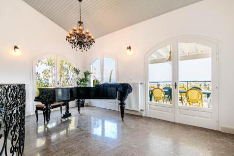 Upstairs landing area