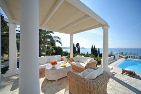 outside - shady dining