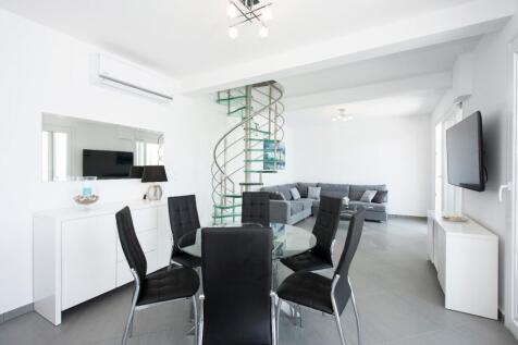 Dining/sitting area 2