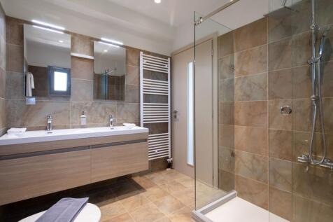 Downstairs shower room