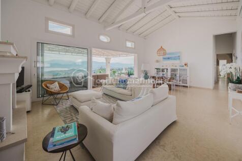 Sitting room to kitchen