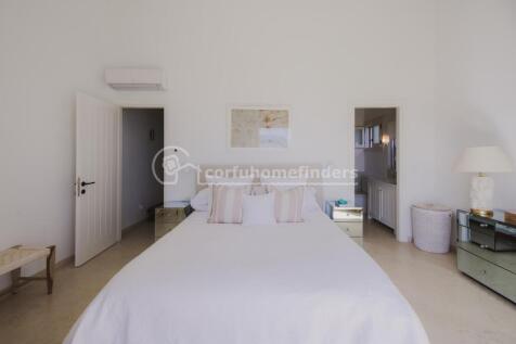 Main bedroom to ensuite and stairs