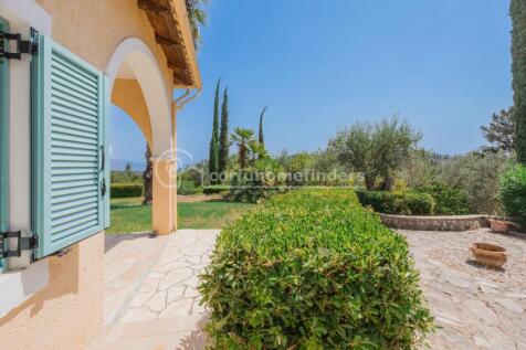 Side of house to garden