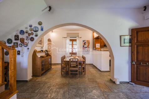 Archway to dining room