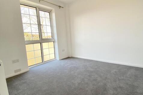 6. 5 Keats Rd - Bed 2.jpg