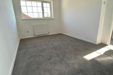 5. 5 Keats Rd - Bed 1.jpg