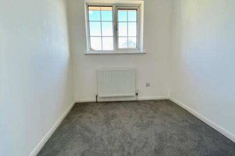 7. 5 Keats Rd - Bed 3.jpg
