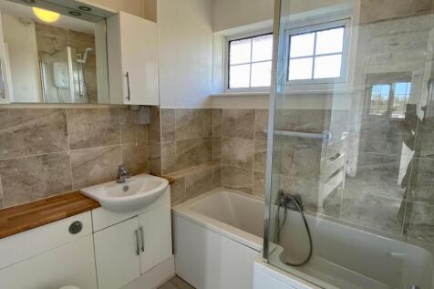 8. 5 Keats Rd - Bathroom.jpg