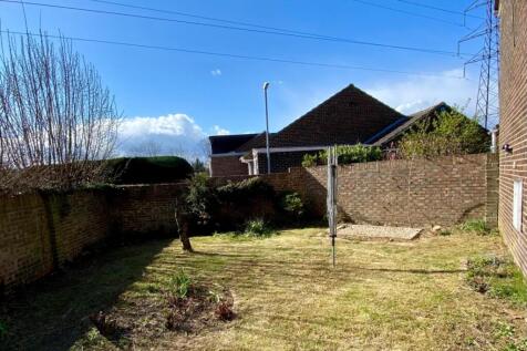 10. 5 Keats Rd - Garden 2.jpg