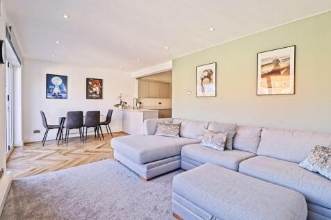 Living/Dining Area
