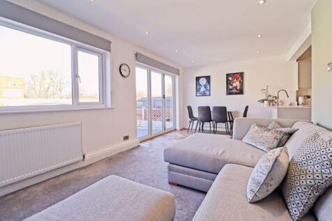 Living/Dining Area