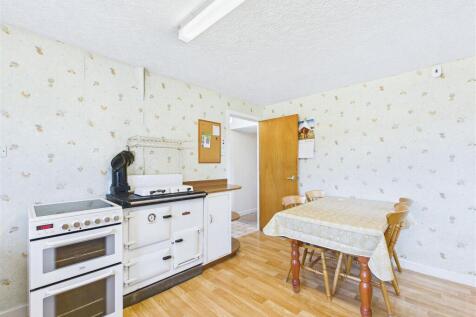Kitchen / Dining