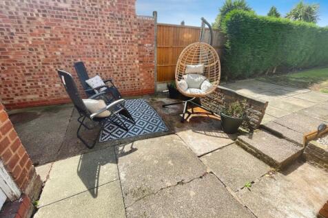 Patio AreaLounge/Dining Room