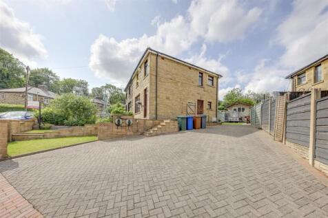 Ample Side Driveway &amp; Pod Point