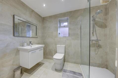 Jack &amp; Jill Shower Room 2