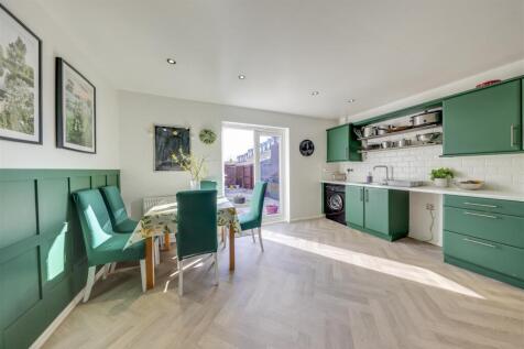 Open Plan Kitchen / Dining Alt