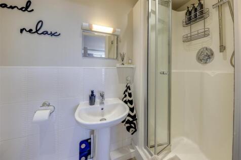 En Suite Shower Alt
