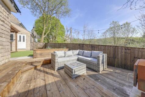 Rear Decking &amp; Garden