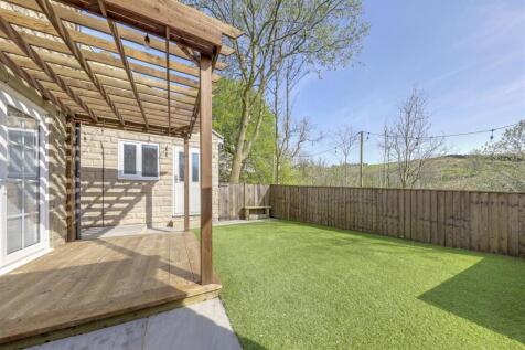 Covered Decking &amp; Rear Garden