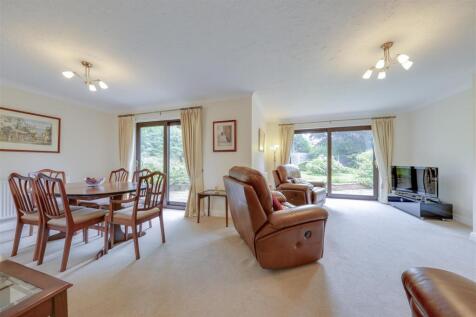 Open Plan Lounge / Dining