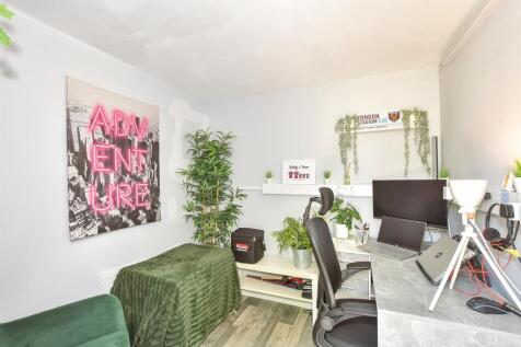 Workshop/Outbuildings