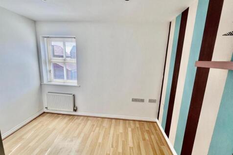 bedroom2 second pic.jpg