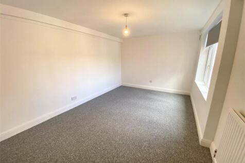 Bedroom 1 pic 2.jpg
