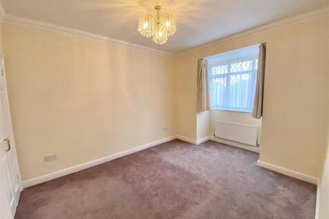 Bedroom 1.jpg