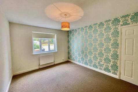 77 Church Rd Bed 1.jpg