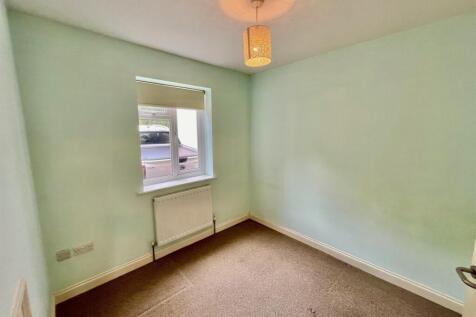 77 Church Rd Bed 2.jpg