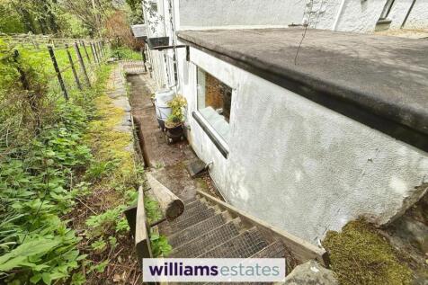 Side walkway