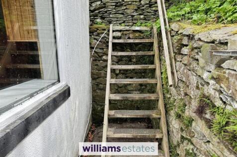 Steps to rear garden