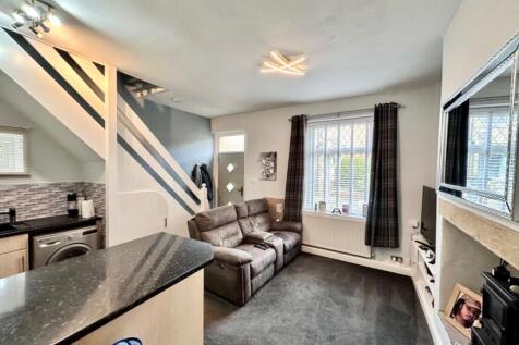 OPEN PLAN LIVING AREA