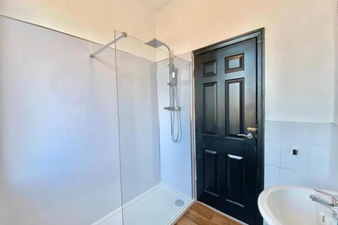 MODERN SHOWER ROOM