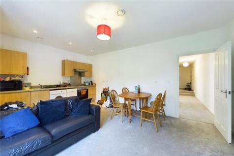 Living &amp; Kitchen