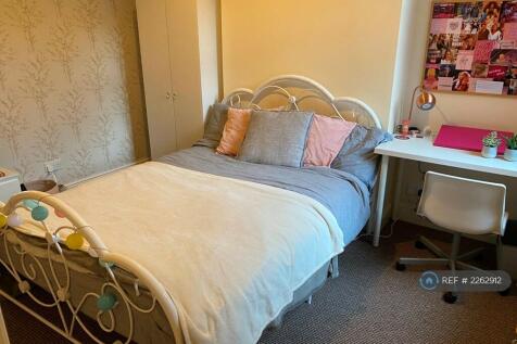 Bedroom 2 (Ground Floor Back)
