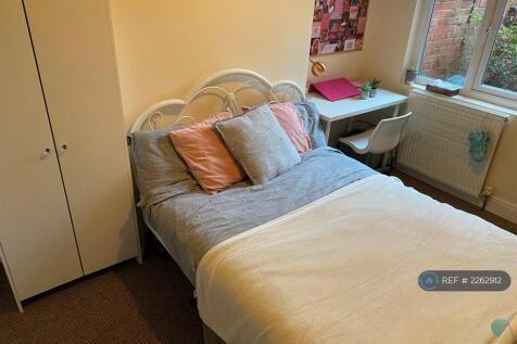 Bedroom 2 (Ground Floor Back)