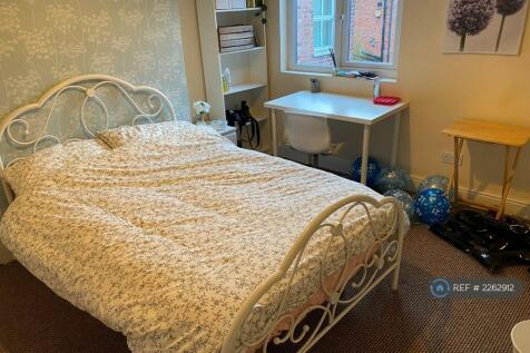 Bedroom 4 (1st Floor Middle)