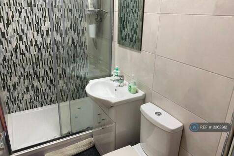 Luxury 1st Floor Bathroom