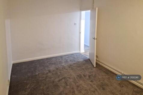 Larger Bedroom 3