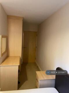 Bedroom 2 Fitted Cupboards