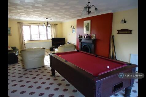 Main Large Sitting Room Back To Front