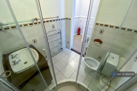 Private Bathroom For No1
