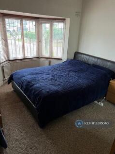 Front Bedroom Pic 1