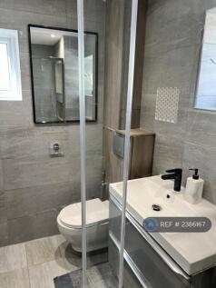 Toilet/Shower